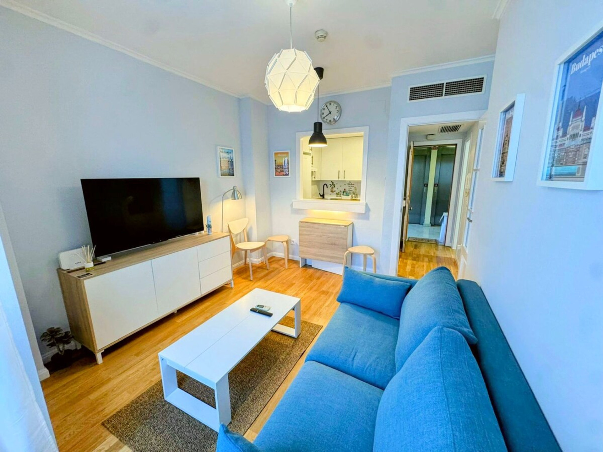 Living room image 5