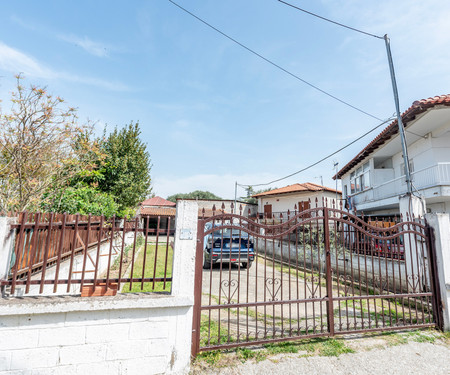 TRADITIONAL HOUSE  3 BEDROOMS AND GARDEN