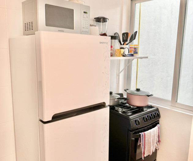 Flat 1/3_ 500mbps Wifi, Desk with office chair