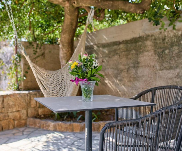 Barbara's Garden Apartment