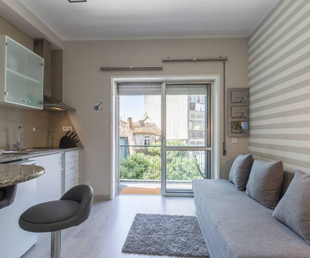 Sweet Cozy Flat w/ Balcony | Central Location