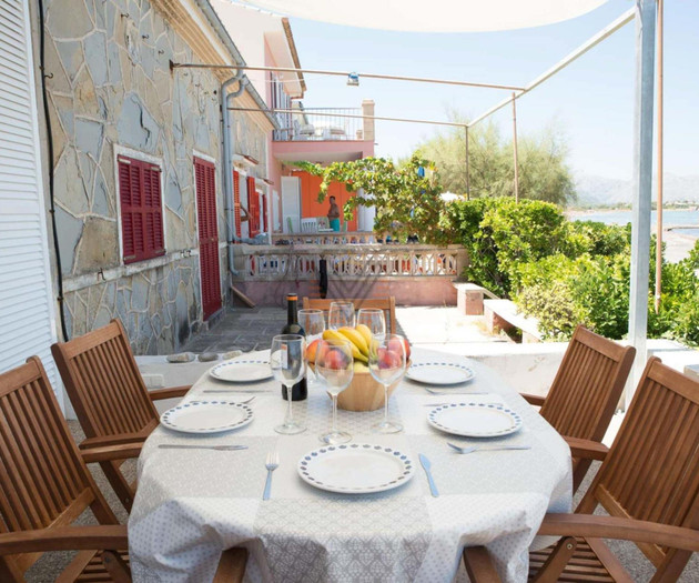 Ran de Mar, sea views villa located directly on th