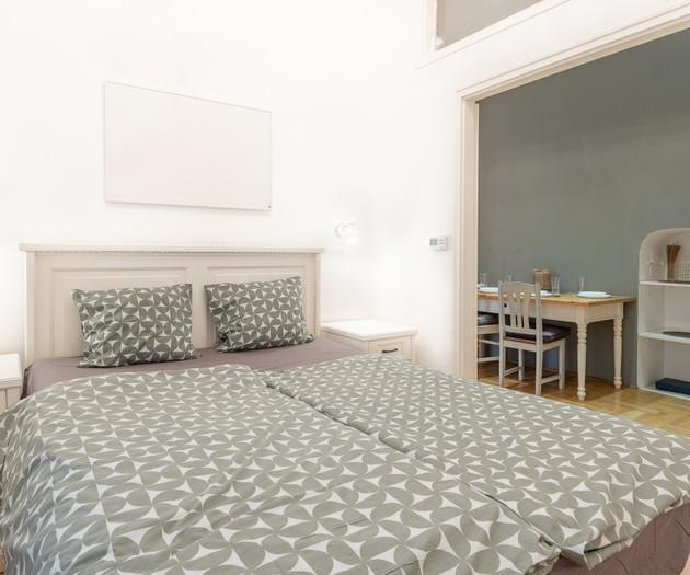 Chic Soho Apartment near Opera