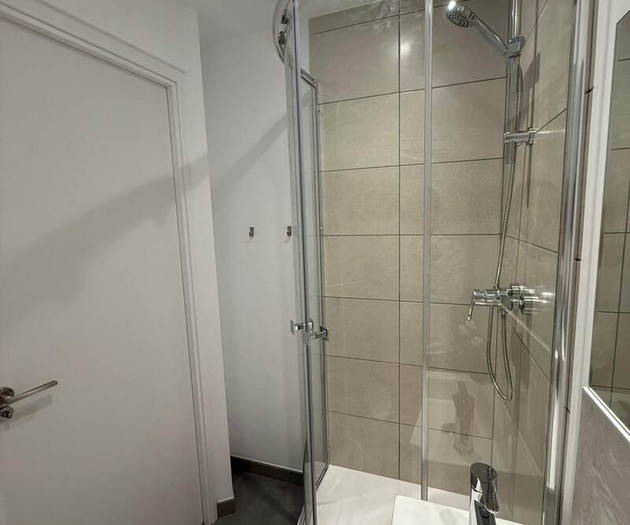 Double bedroom with private bathroom