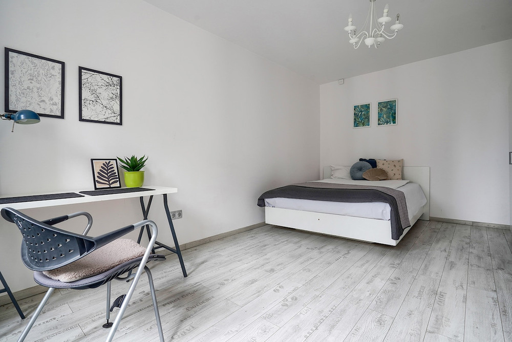 Huge comfort room preview