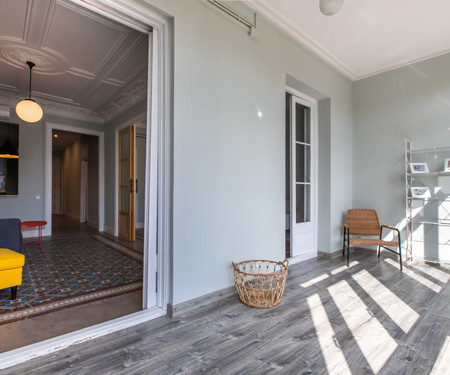 MODERNIST AND LUXURIOUS APARTMENT IN EIXAMPLE