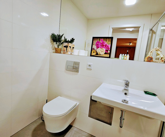 Luxe 2BDR for 1-8 guests | Own Garden, Parking Gym