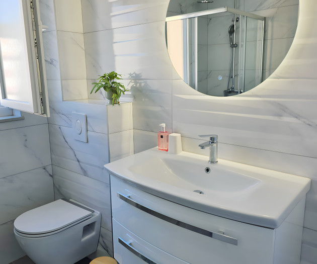 Bathroom sink with round mirror