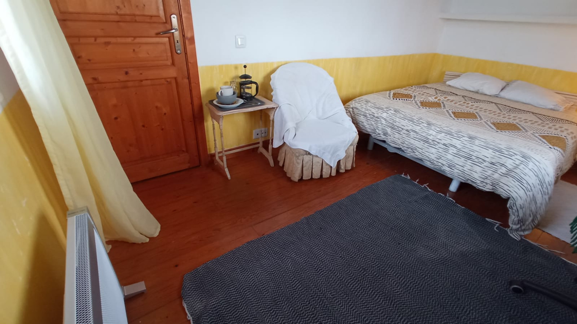 Bright double bed room 2