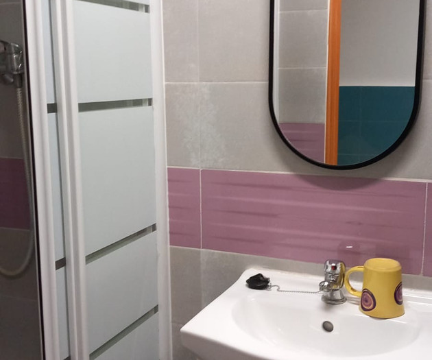 Se alquila estudio equipado y amueblado