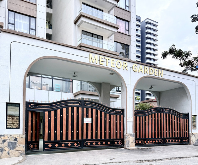 Airy 17th Floor 2BR: City Views, Balcony & Pool