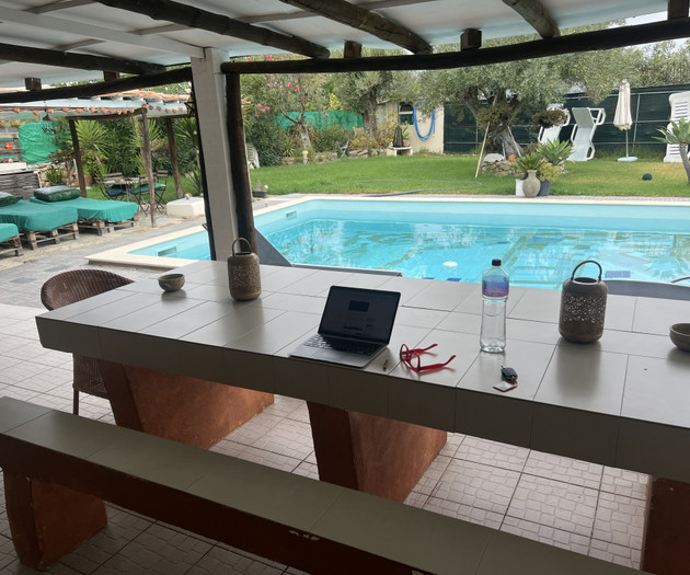 4T House with a camin, big pool + BBQ place