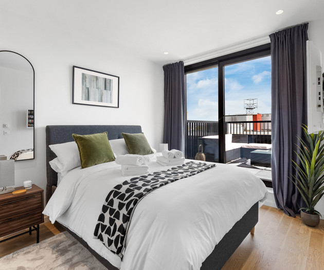 Penthouse Apartment with City Views, Parking + 2BR