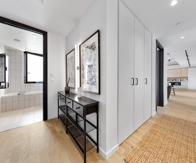 Penthouse Apartment with City Views, Parking + 2BR