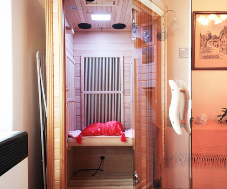 One-bedroom apartment with balcony and infrasauna