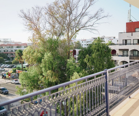 Bright Lovely Flat w/ Pool & Balcony