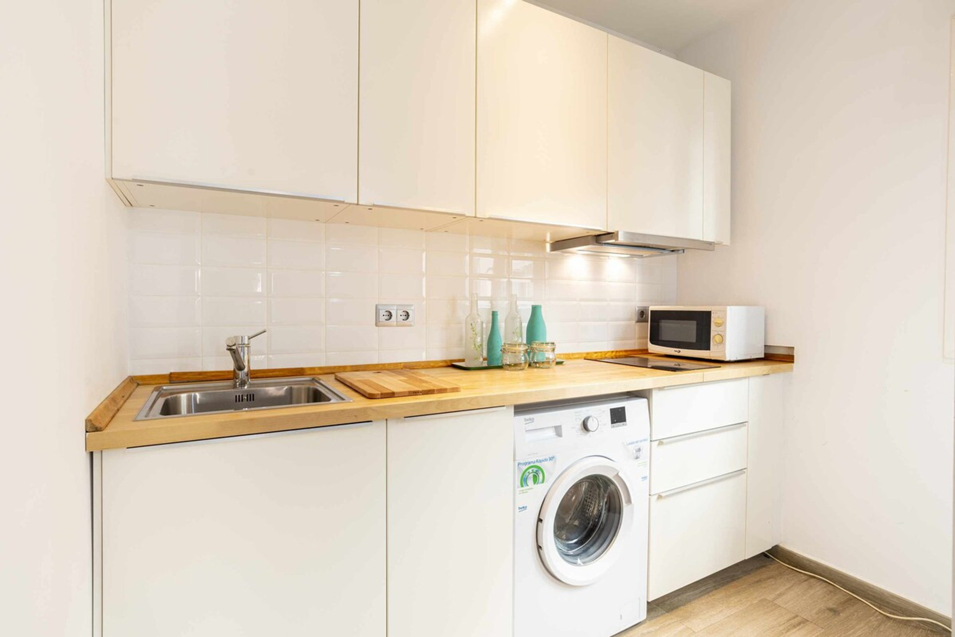 Full kitchen