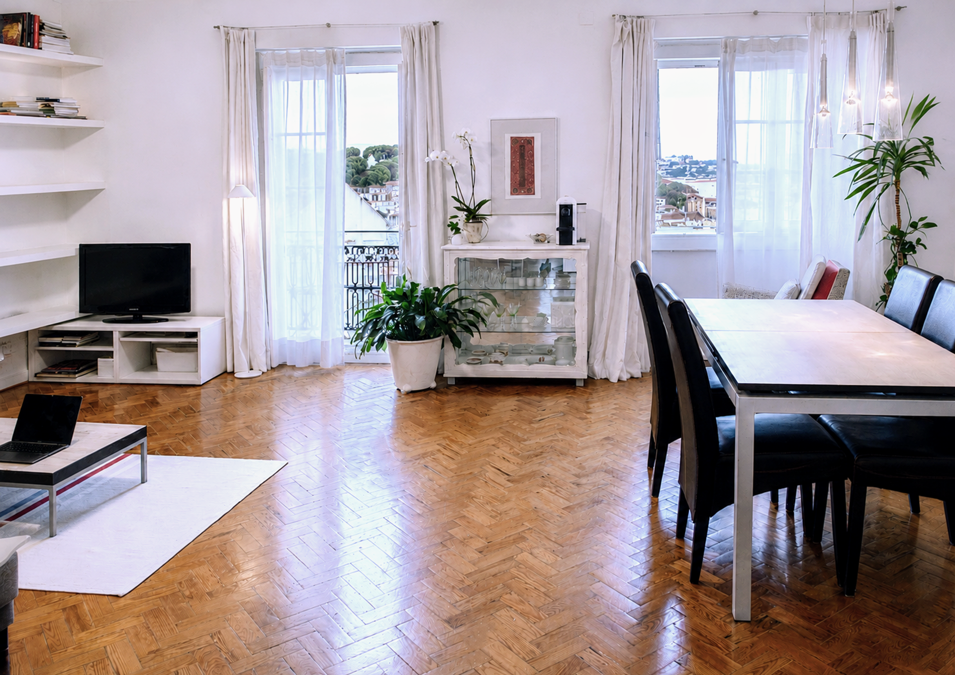Bright living and dining area