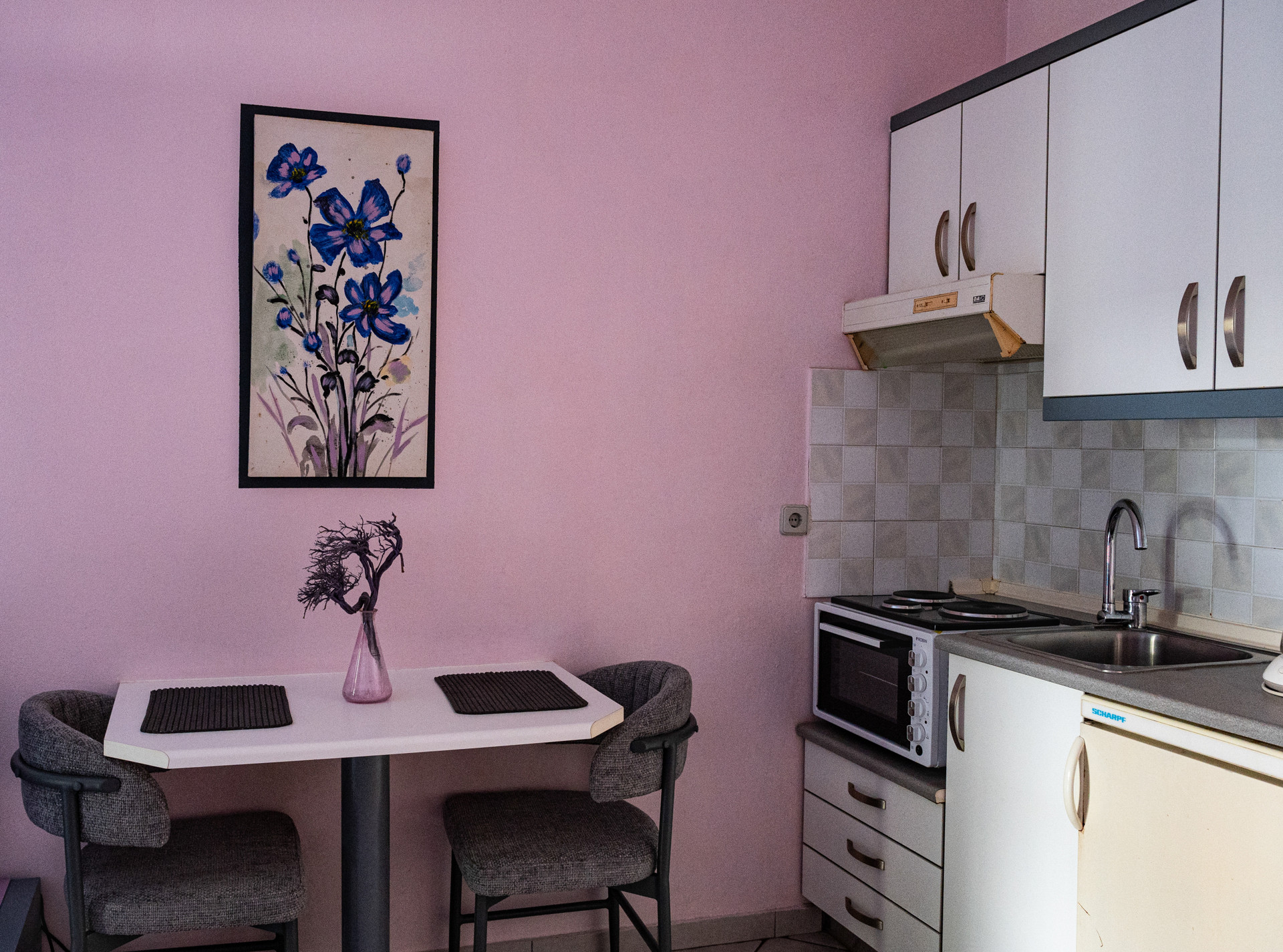 Kitchen with dining table