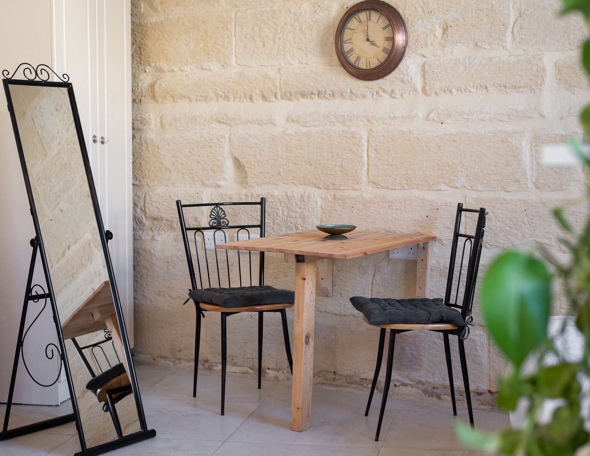 Dining nook with mirror