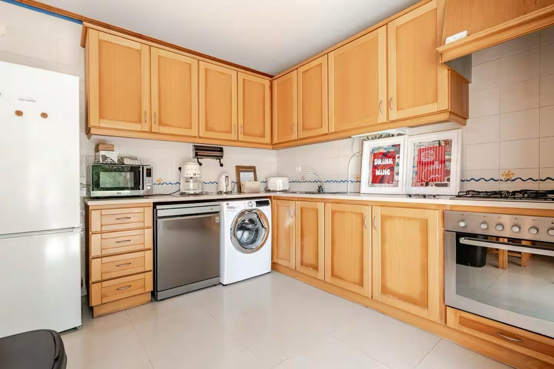 Fully equipped wooden kitchen