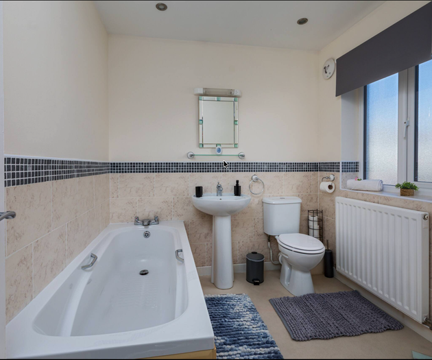 4-Bed Apartment Barrow-in-Furness | Sleeps 12