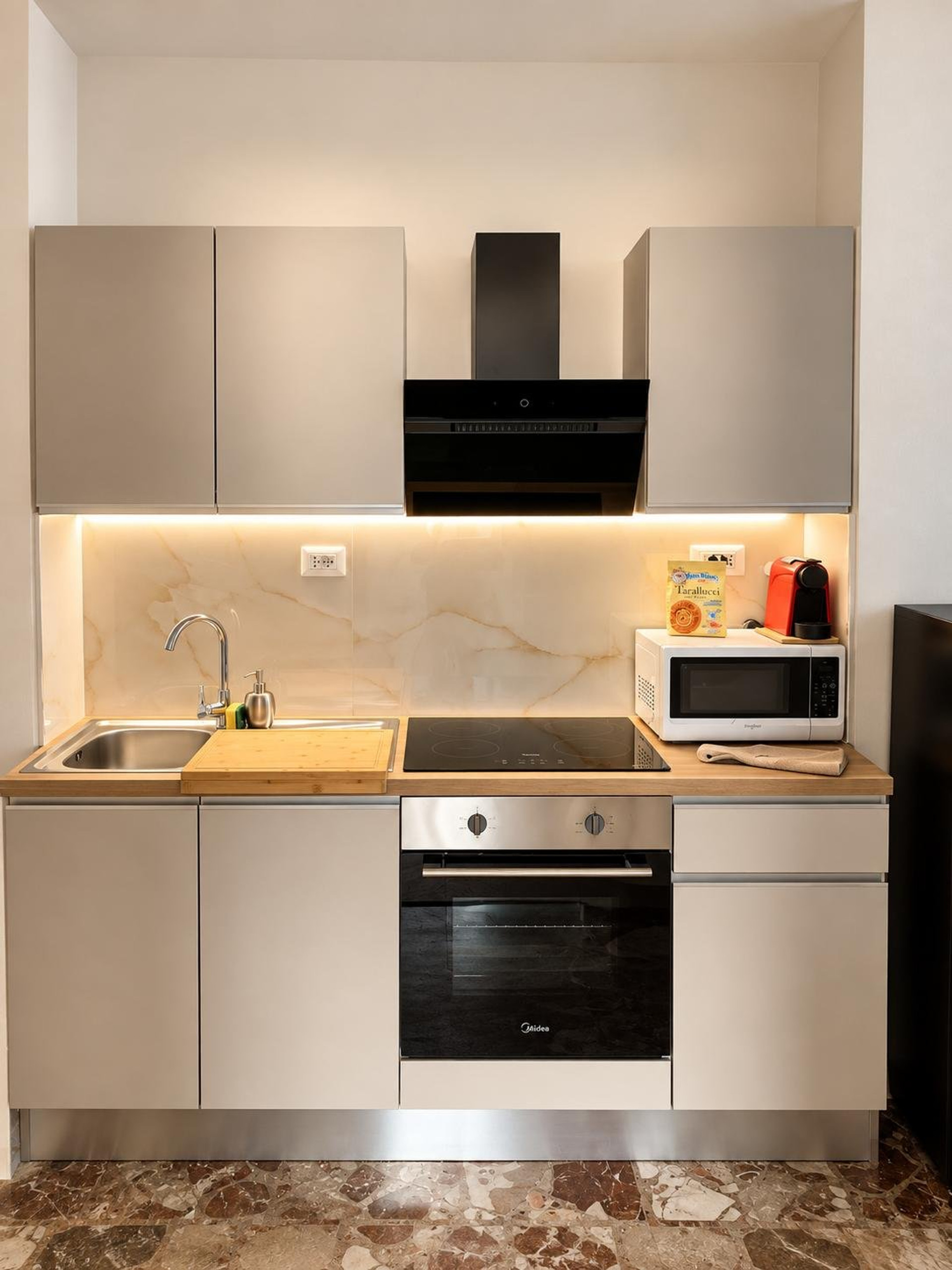 Compact kitchen with appliances