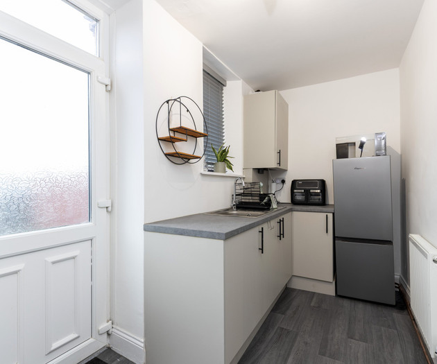 The Cosy Pavilion: Stylish 2BR Free Street Parking