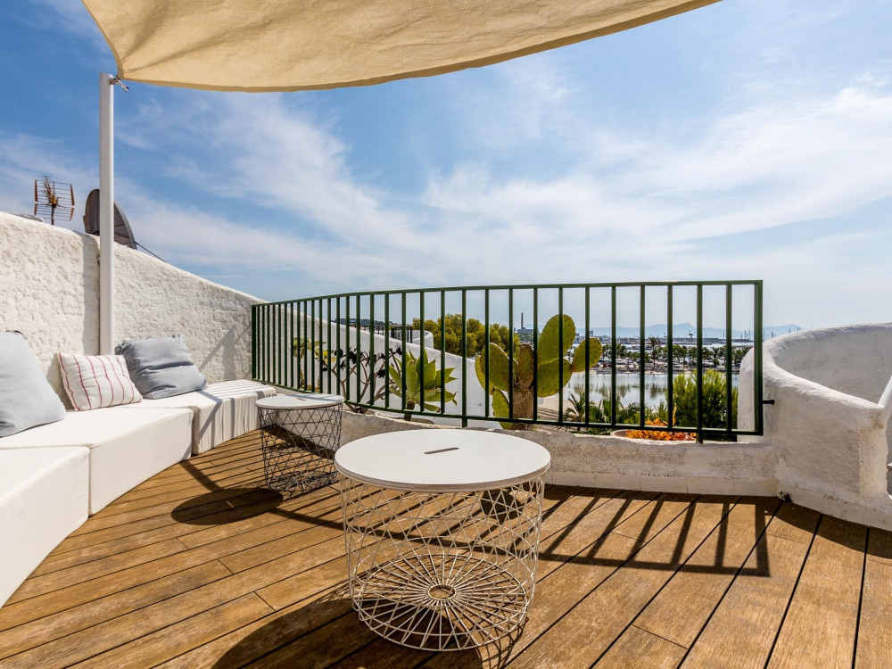 Sea, apartment with sea views, in first line of th preview