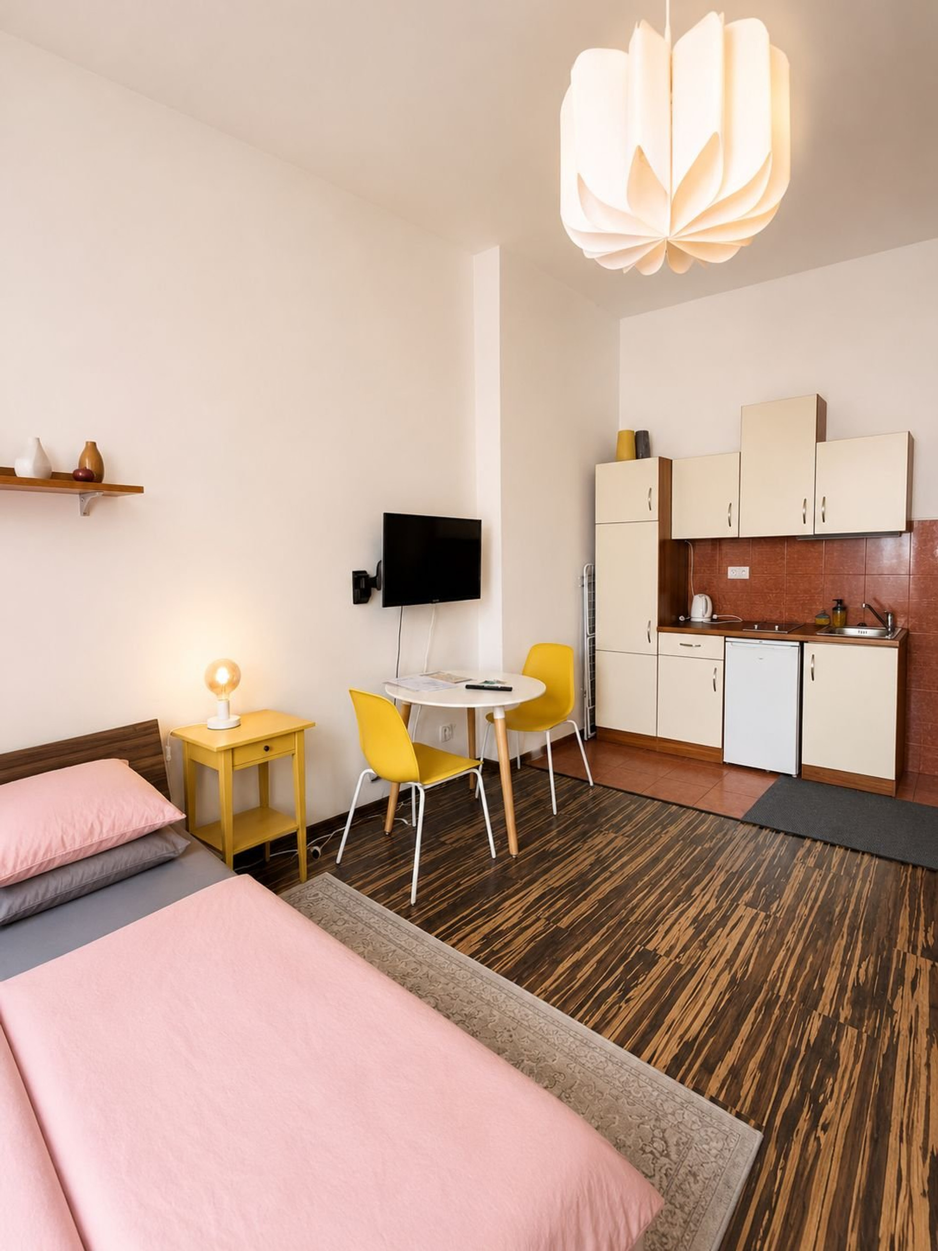 Studio overview with kitchenette and dining