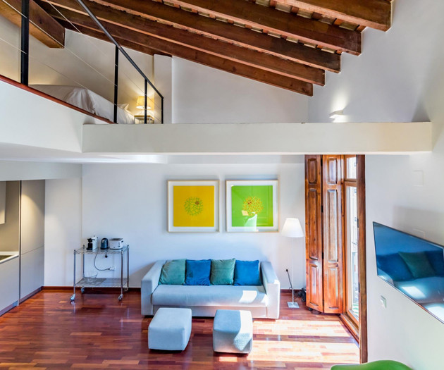Bright & Cozy Penthouse · Seasonal Rental