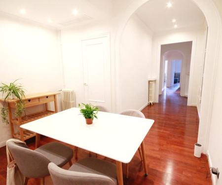 R0158- Room in flat to share in Barcelona