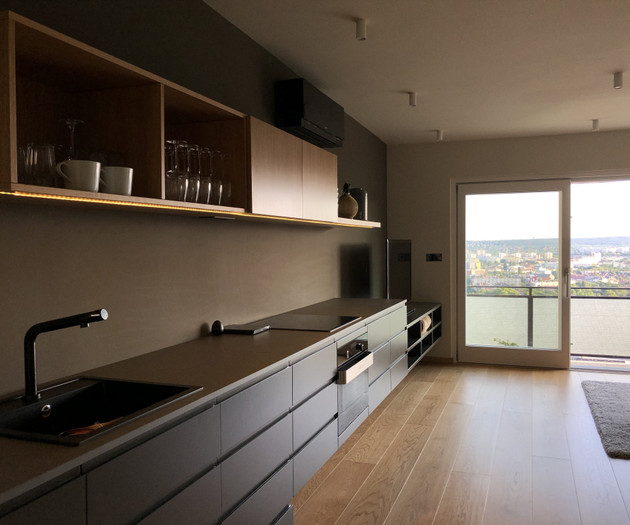 Calm Panoramic Luxury Apartment 10 min to Center