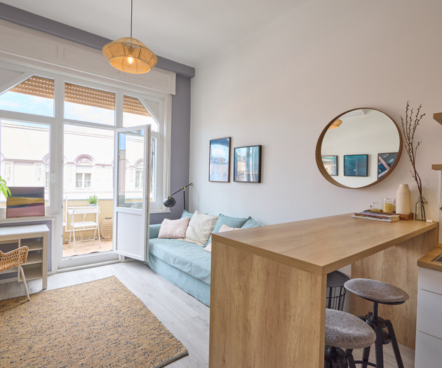 Sunny top-floor home with terrace & great location