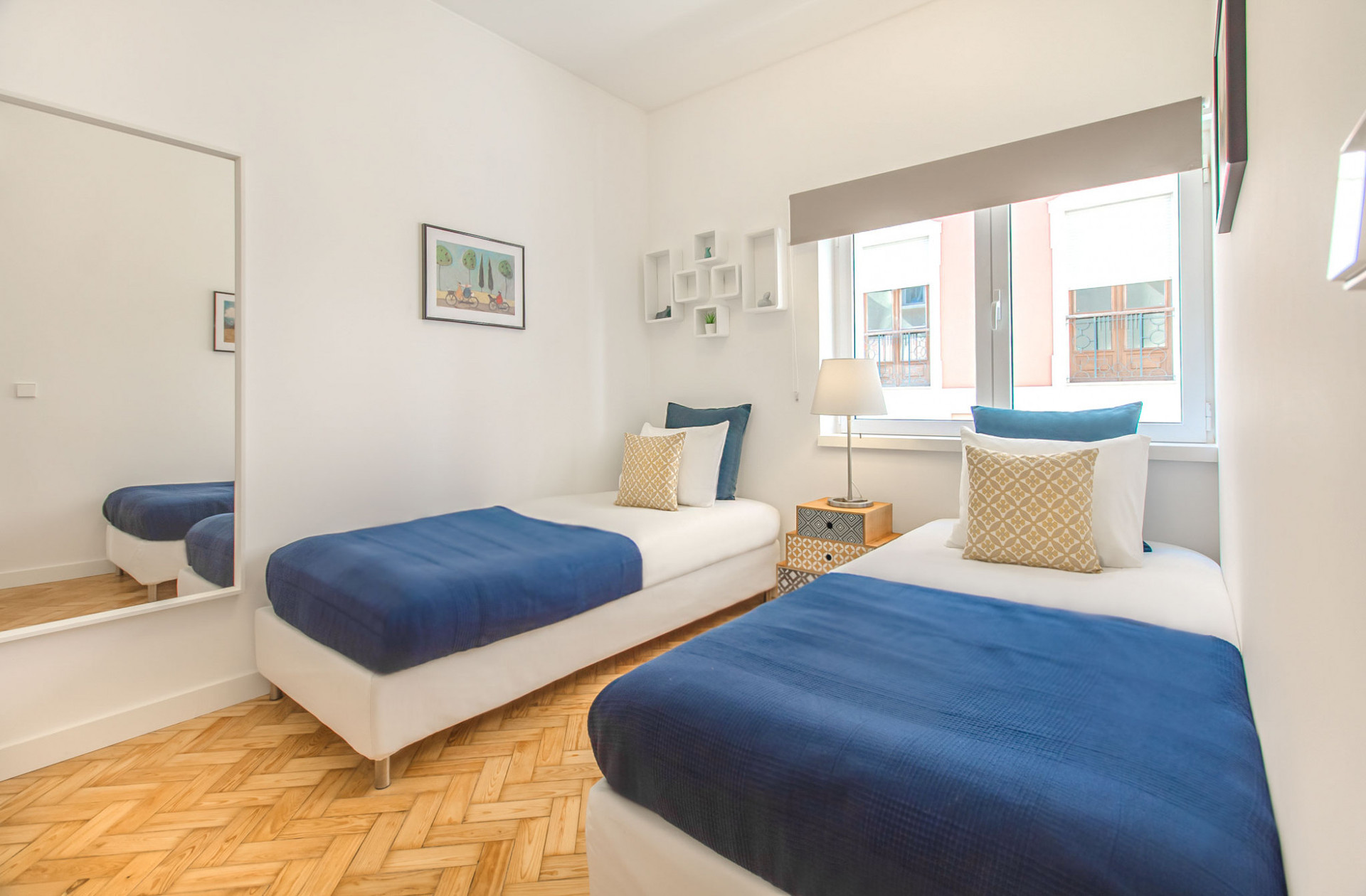 Twin bedroom with blue bedding