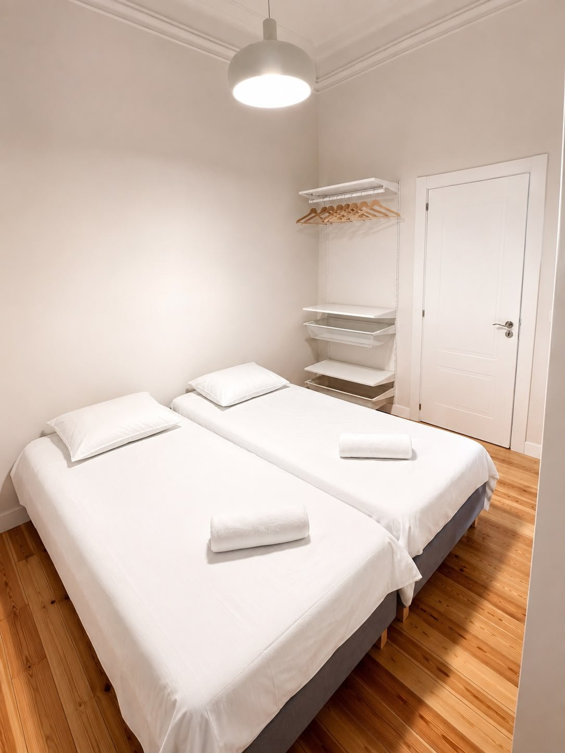 Twin bedroom with open shelving