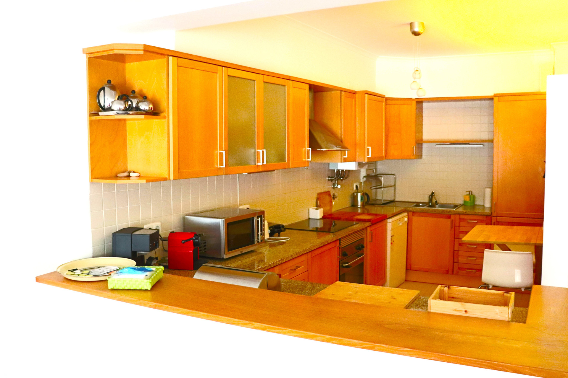 Kitchen with breakfast bar