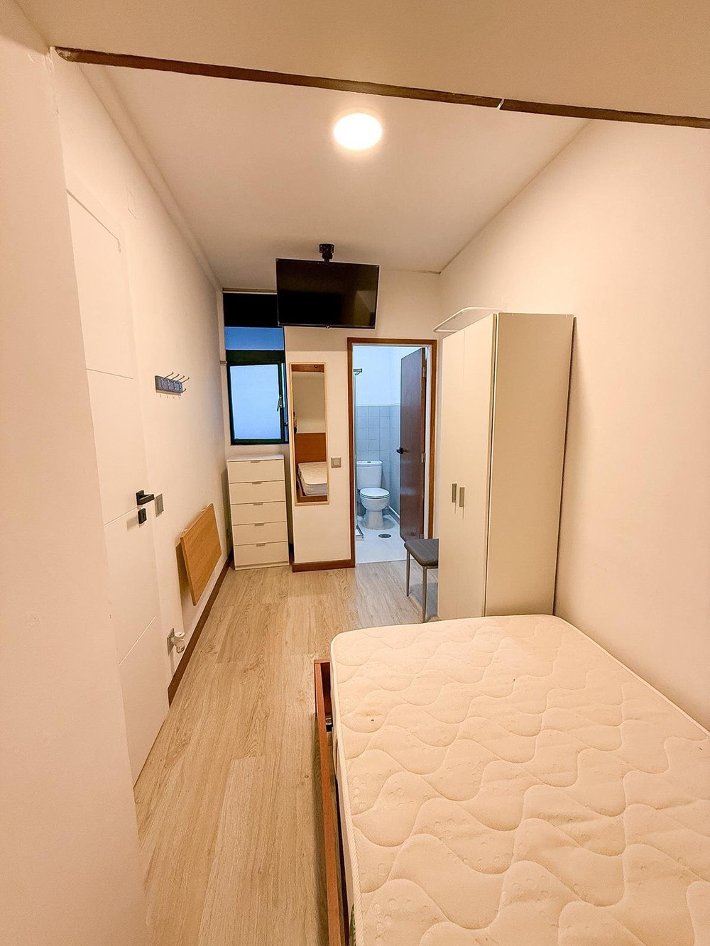 Suite with Private Bathroom & Equipped Kitcthen preview