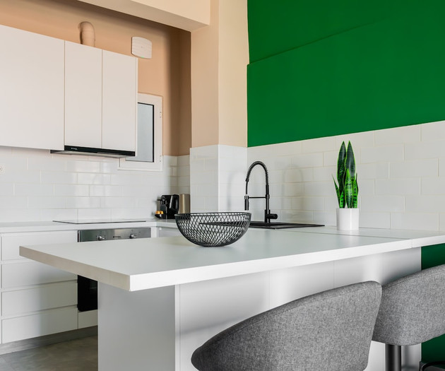 Full kitchen