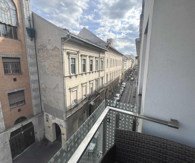 Luxury 2-bedroom 2-bathroom condo with parking