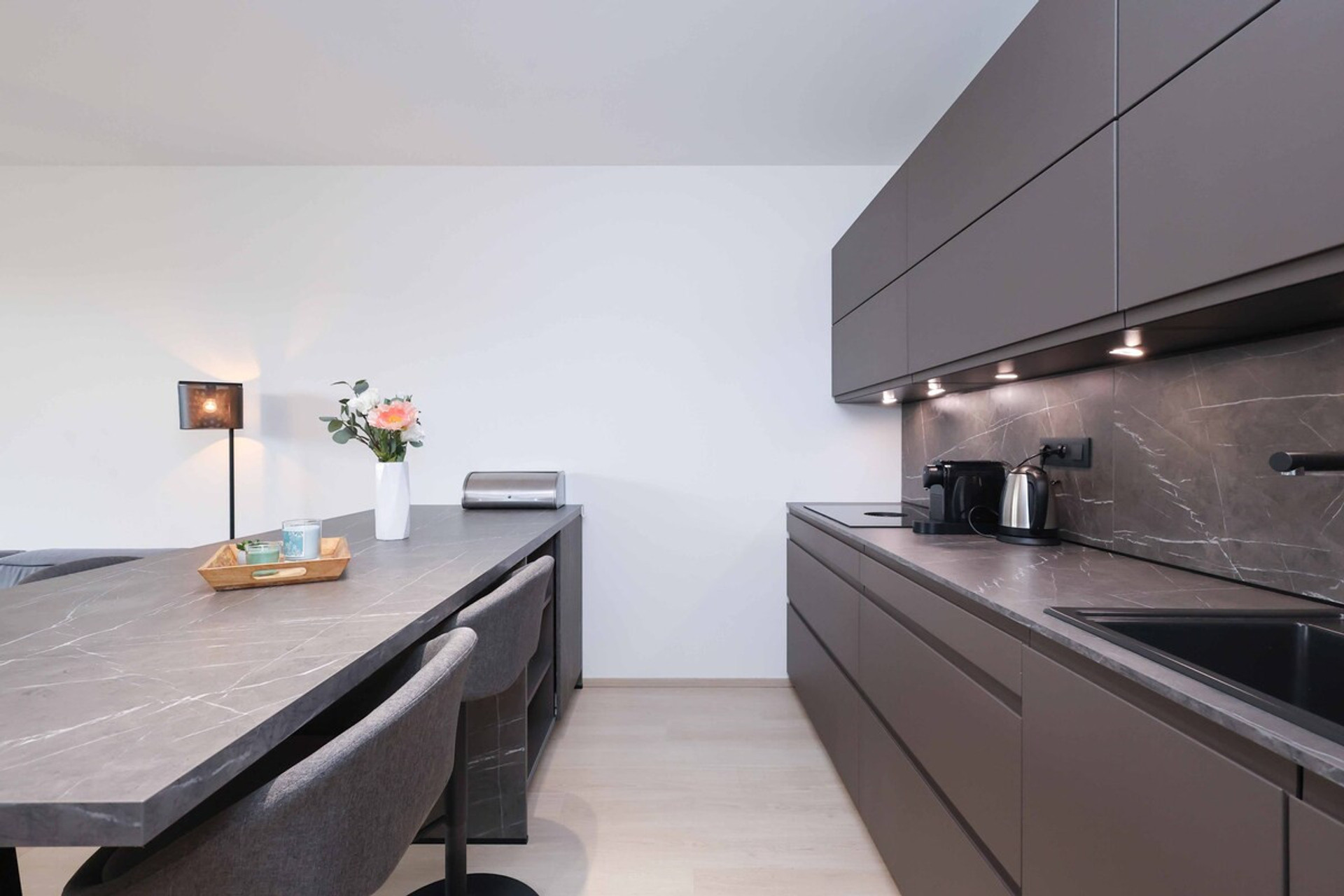 Full kitchen image 1