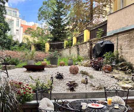 Luxury apartment,terrace,magical garden centr Prag