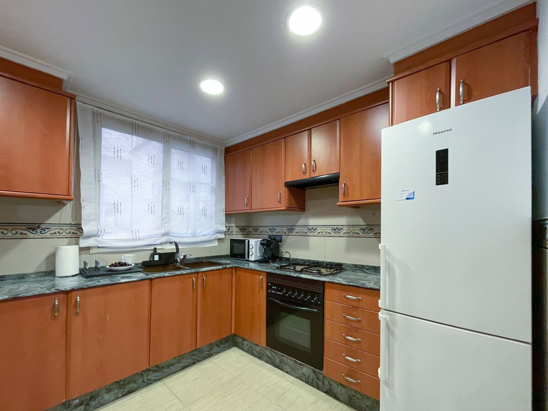 Full kitchen