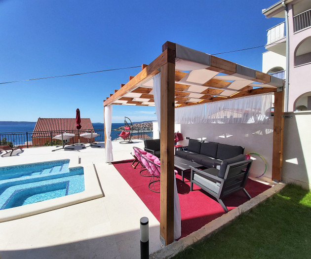 Family apartment with sea view, heated pool 7