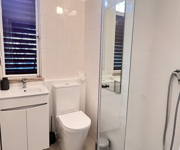 Cozy & Fully Furnished Ocean Blue Room in Lisbon