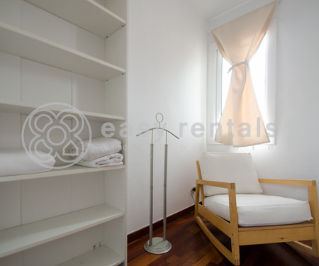 Precious furnished penthouse near Rambla del Raval