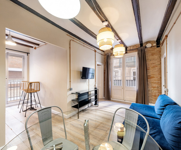 Cosy 2 bedroom flat just in front of the beach
