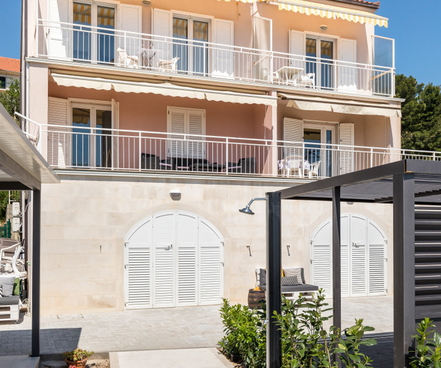 Spacious Family Apartment with Sea View