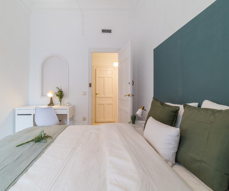 Private Room with Balcony Madrid Centro MAD-STR-H3