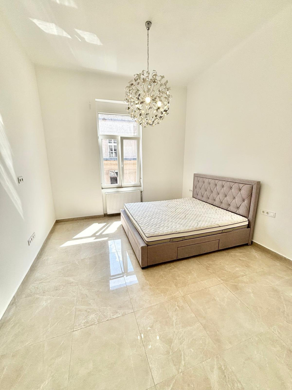 Luxury 1-Bedroom Flat for Rent – Radnóti Miklós st preview